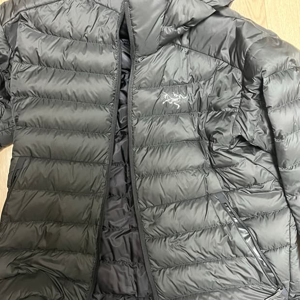 아크테릭스 세륨 블랙 m사이즈 판매합니다.