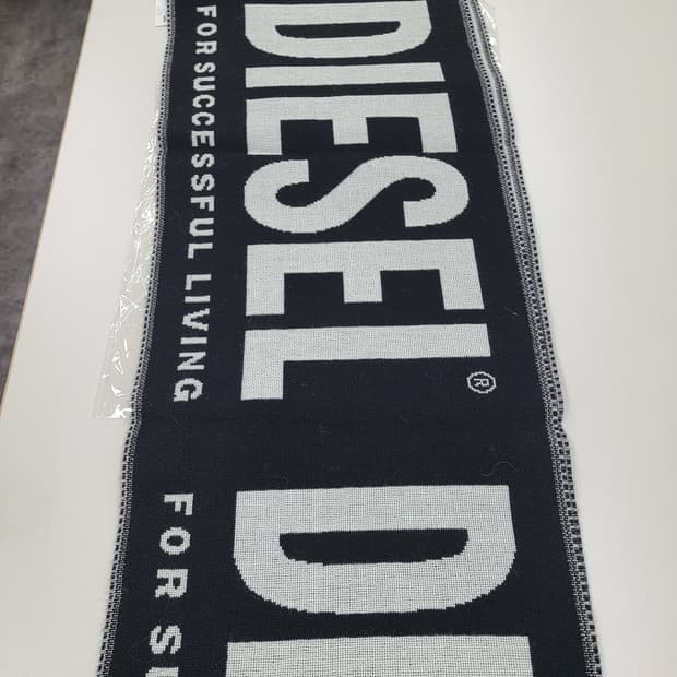 디젤 로고 스카프 블랙 미사용