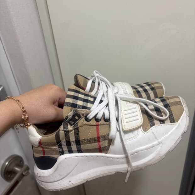 버버리 스니커즈