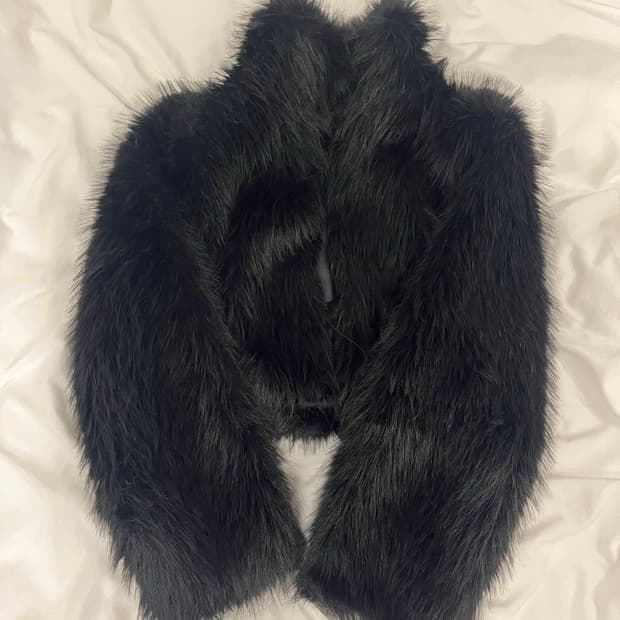 H&M 하이넥 크롭 퍼자켓