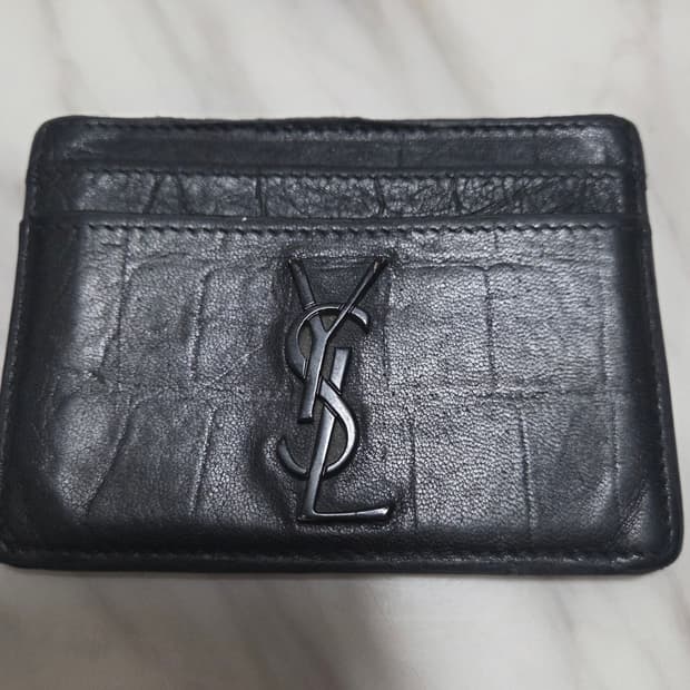 생로랑 모노그램 크로커다일 카드홀더