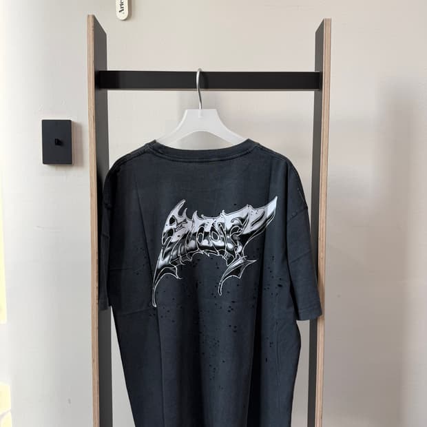 새티스파이 백 로고 모스테크 러닝 반팔 티셔츠 에이지드 블랙