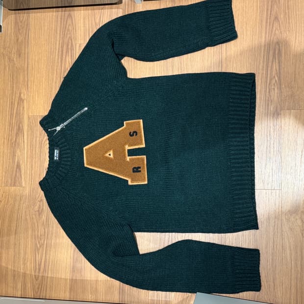 라프시몬스 니트 S사이즈 (대략 남성 100사이즈)