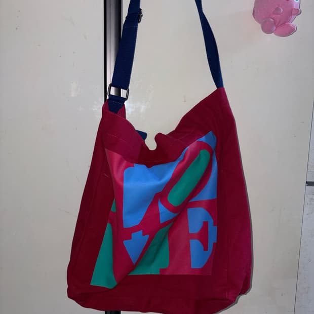 MoMA ROBERT INDIANA "LOVE" CROSSBODY TOT