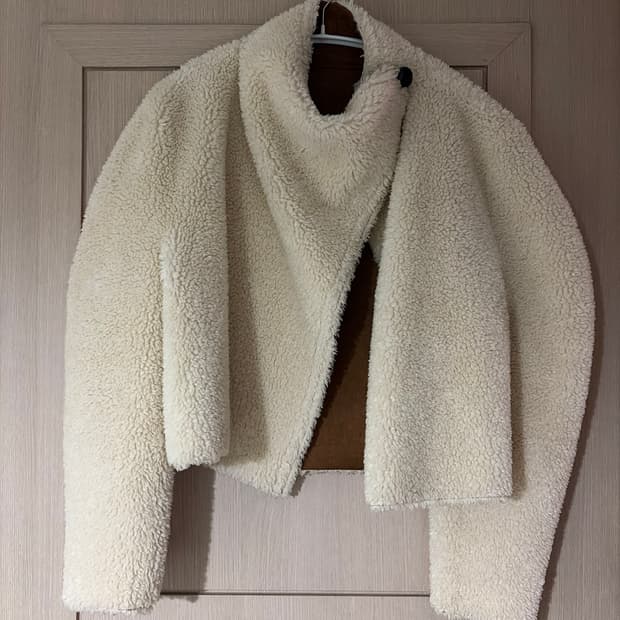 리버시블 에코퍼 크롭 하이넥 무스탕