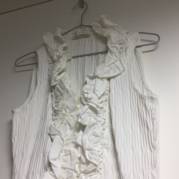 nara camic ruffle detail top