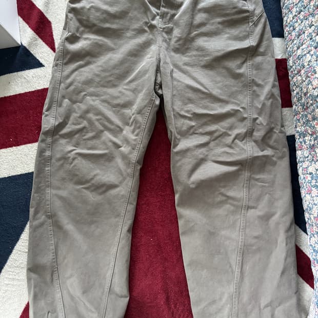 다이브인 커브드 치노팬츠 (라이트그레이)