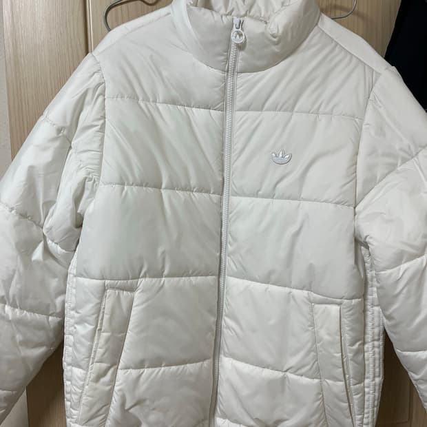 아디다스 화이트 패딩 점퍼