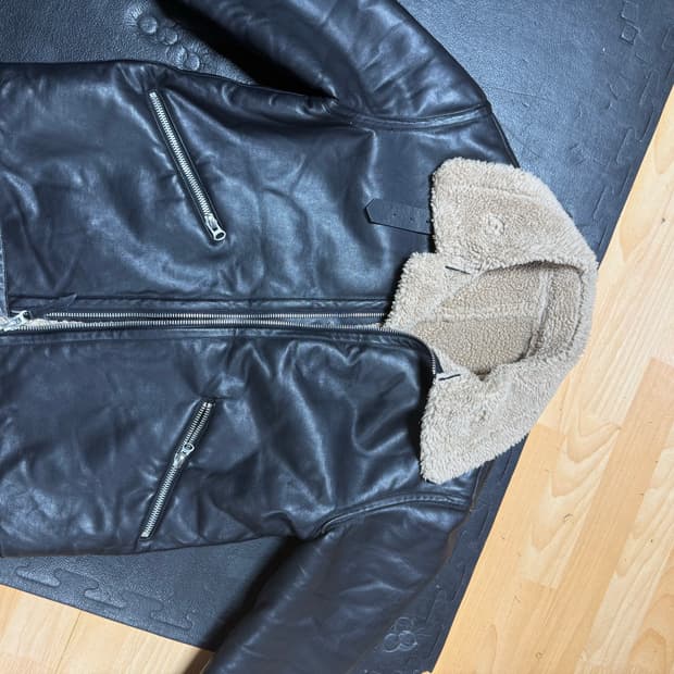 8 세컨즈 무스탕