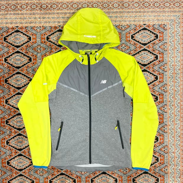 뉴발란스 러닝 그레이 형광 배색 후드집업 점퍼 여성95