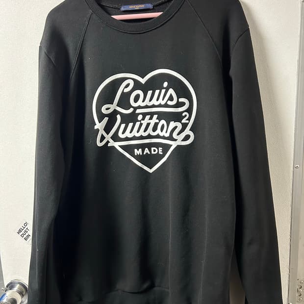 루이비통 x 니고 프린티드 하트 스웨트셔츠 