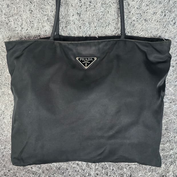 프라다 라일론 숄더백