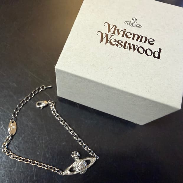 비비안웨스트우드 미니 바스 릴리프 ORB 팔찌 건메탈