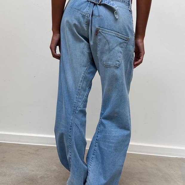 리바이스 엔지니어드 진 신치백