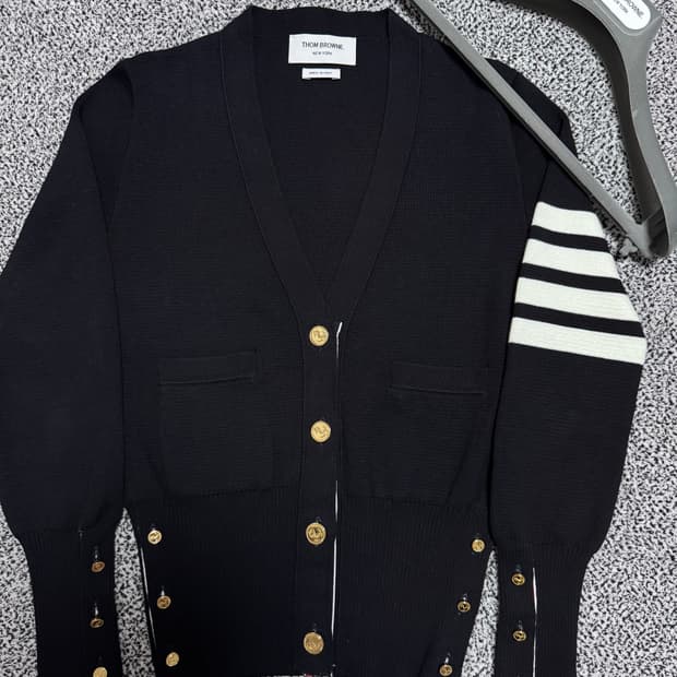 톰브라운 밀라노스티치 금장 가디건 36사이즈