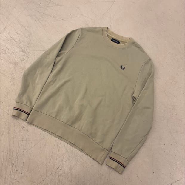 프레드 페리 베이지 스몰로고 맨투맨