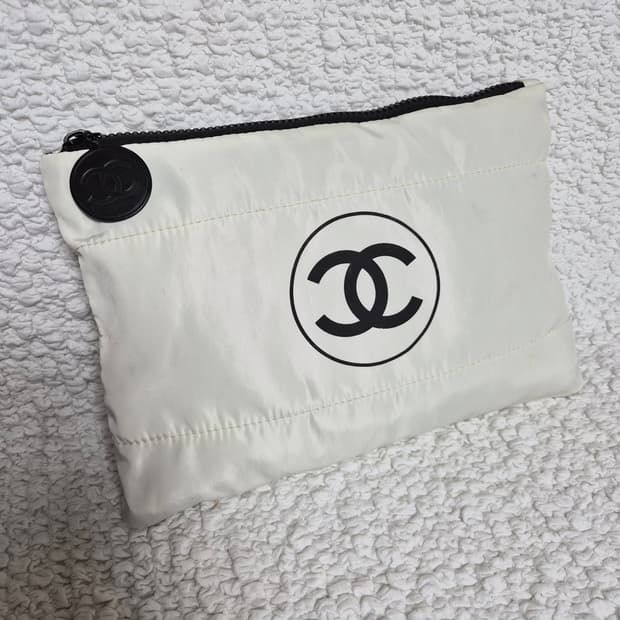 샤넬뷰티 노벨티 패딩 파우치