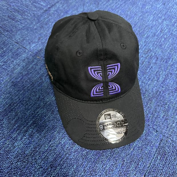 키코 코스타디노브 뉴에라 볼캡