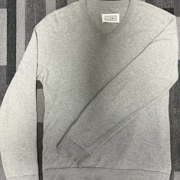 마르지엘라 브이넥 니트