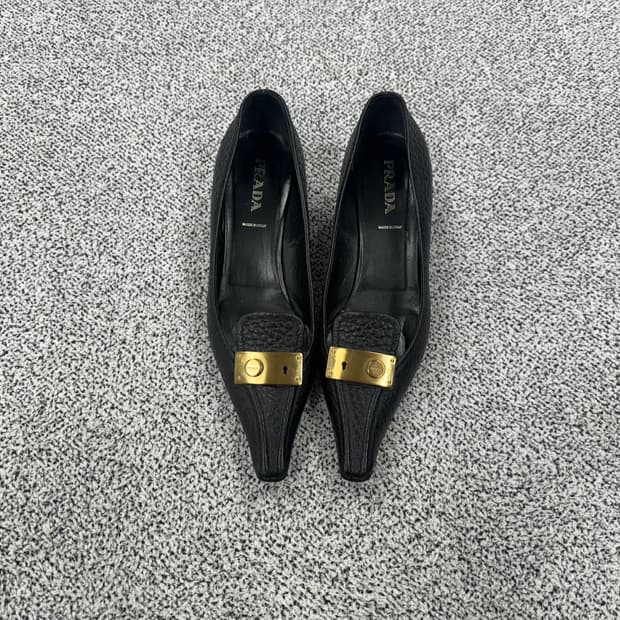 프라다 빈티지 열쇠장식 구두