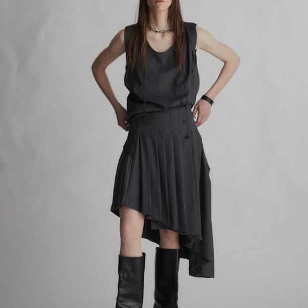 JUNE UNBALANCED PLEATED SKIRT black / S