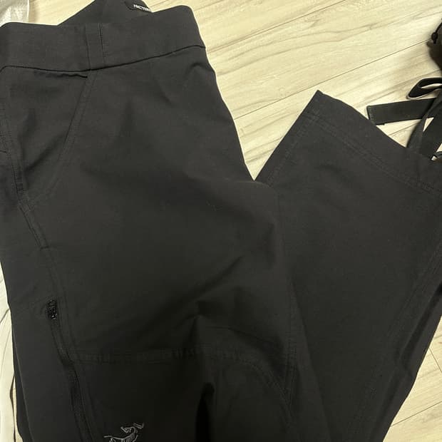 34S 아크테릭스 크로닌 코튼 팬츠 블랙