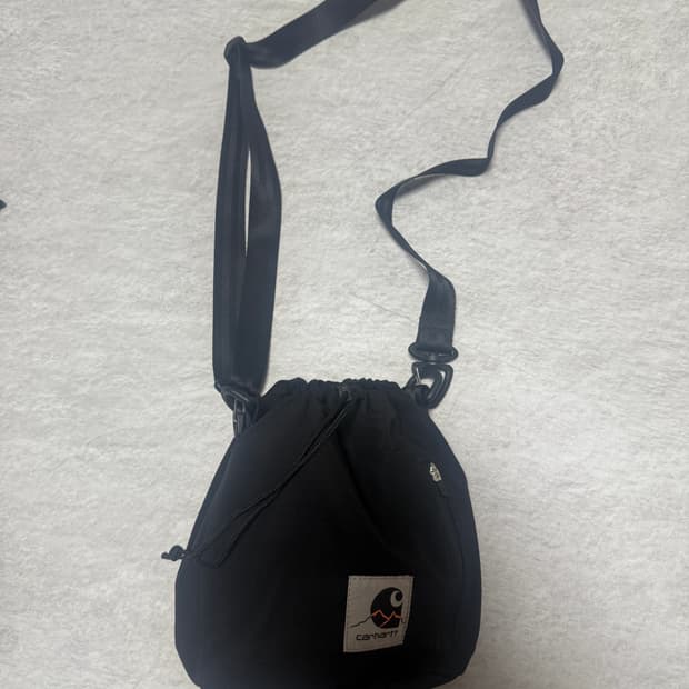 칼하트 크로스백 블랙