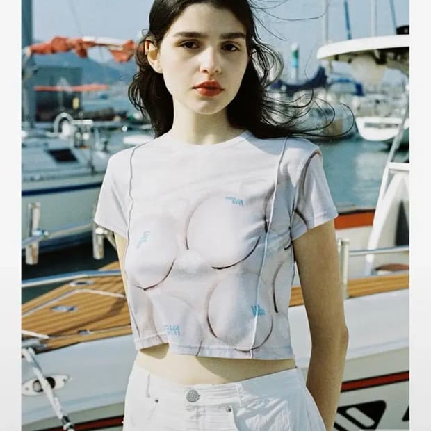 시눈 PRINTED PIN TUCK T-SHIRT 반팔티셔츠