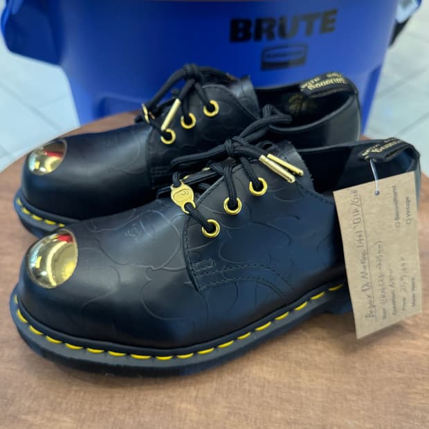 닥터마틴 x 베이프 1461 ‘블랙/골드’