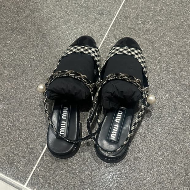 미우미우 37 깅엄 체크 발레리나 슬링백