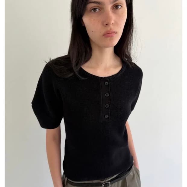 로우클래식 - 퍼프 슬리브 헨리넥 니트 탑 (블랙 M)