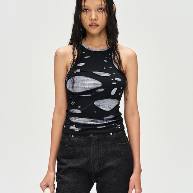 앤더슨벨 TATY LASER CUT-OUT SLEEVELESS TOP