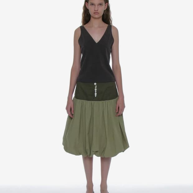 파르티멘토우먼_버튼 포인티드 퍼프 미디 스커트_카키 그린 