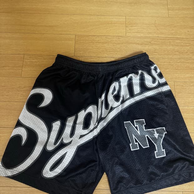 supreme big script mesh short