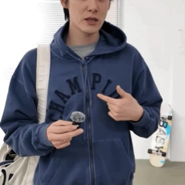 M사이즈 챔피온 아치로고 후드집업 가먼트다잉 블루