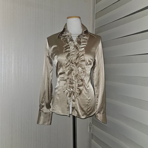 m.f.editorial 빈티지 골드 러플 블라우스