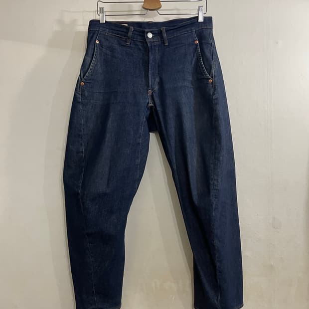 리바이스 엔지니어드진 LEJ570 베기 테이퍼드 데님 팬츠