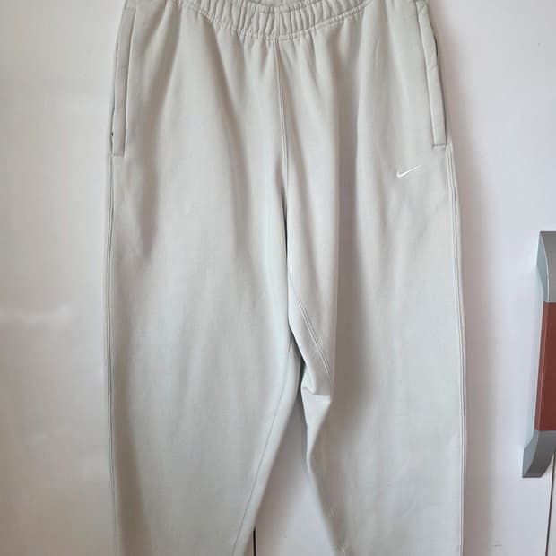 나이키 NRG 솔로 스우시 플리스 팬츠 라이트 본 - US/EU