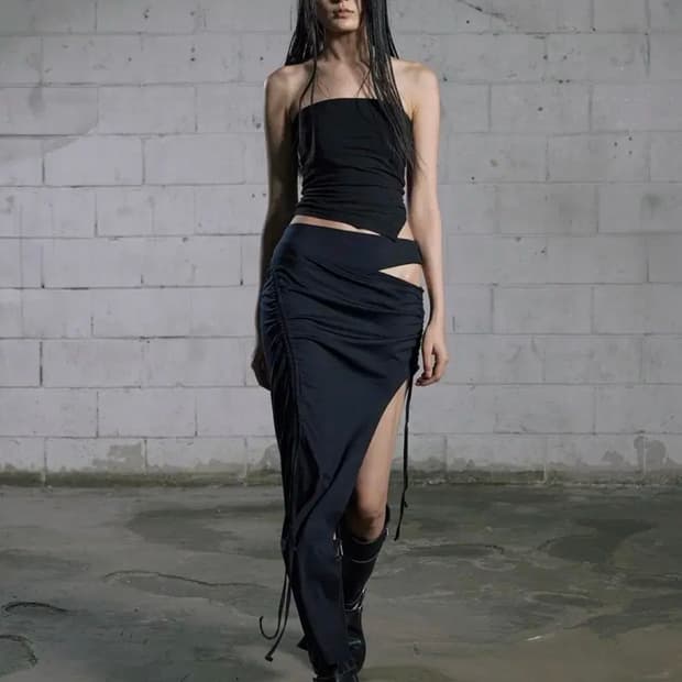 택O 새상품) 보헤미안서울 커브드 슬릿 스커트 S