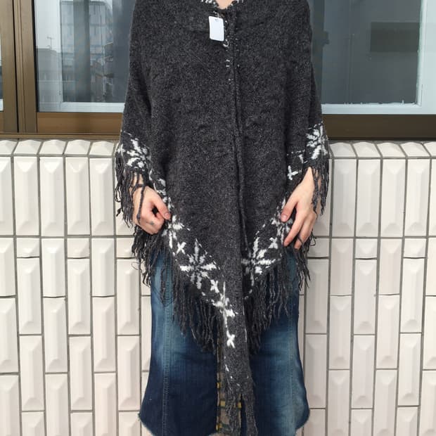 Snow point fringe hood knit cape