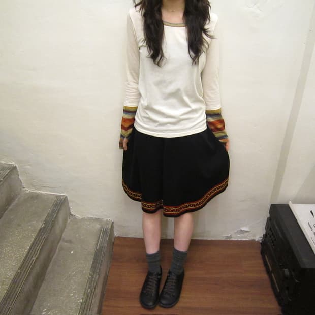 입생로랑 니트 밴딩 미디 스커트 자카드 패턴 라인 배색 디테일 블랙