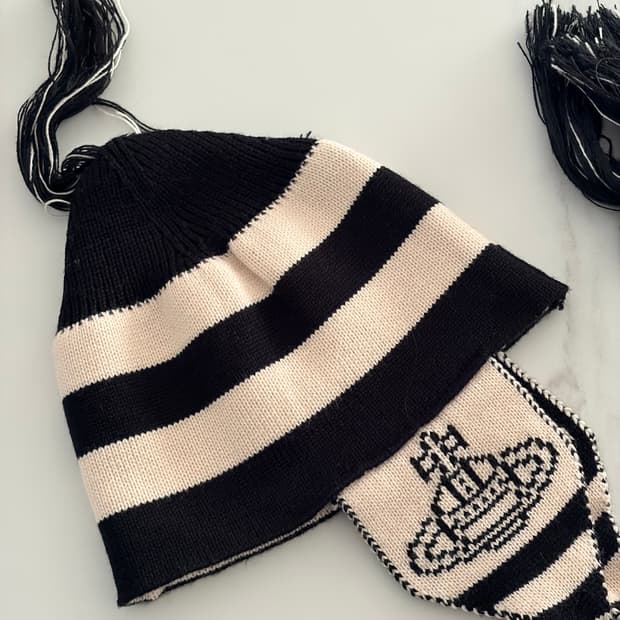 비비안웨스트우드 이어플랩