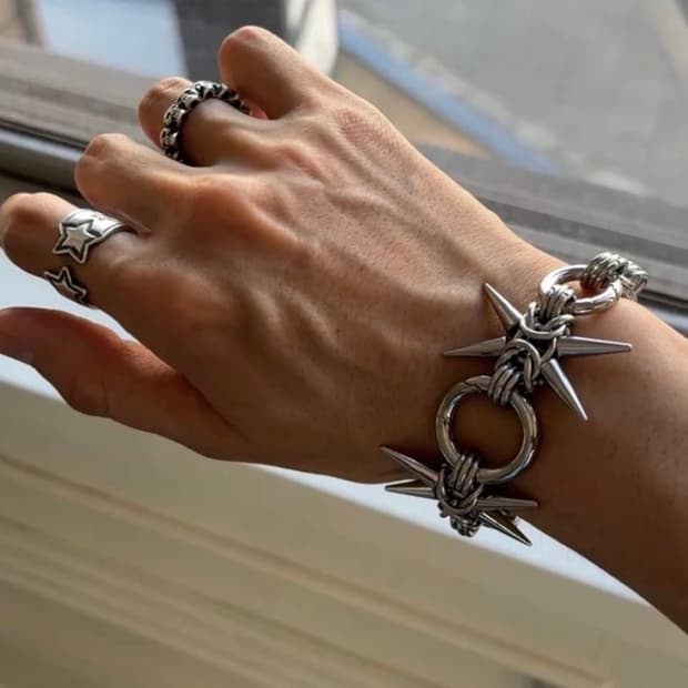 SPIKED CHAIN BRACELET & SNEAKERS CHARM