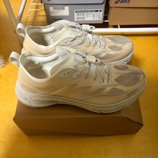 호카 새티스파이 265사이즈 판매합니다.