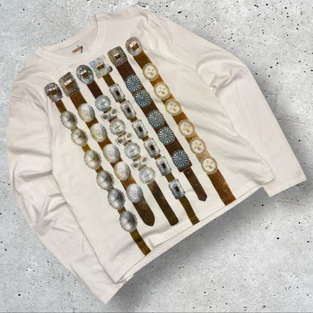 [4] 캐피탈 벨트 프린팅 긴팔 롱슬리브 티셔츠 화이트 C537