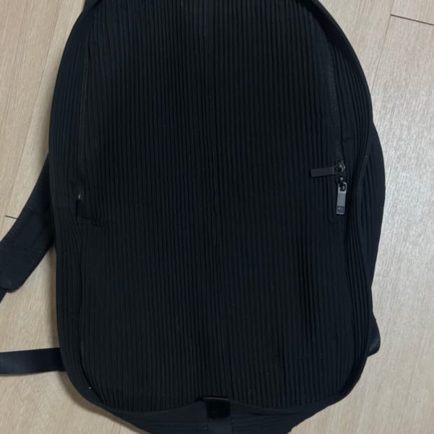 옴므플리세 백팩 블랙