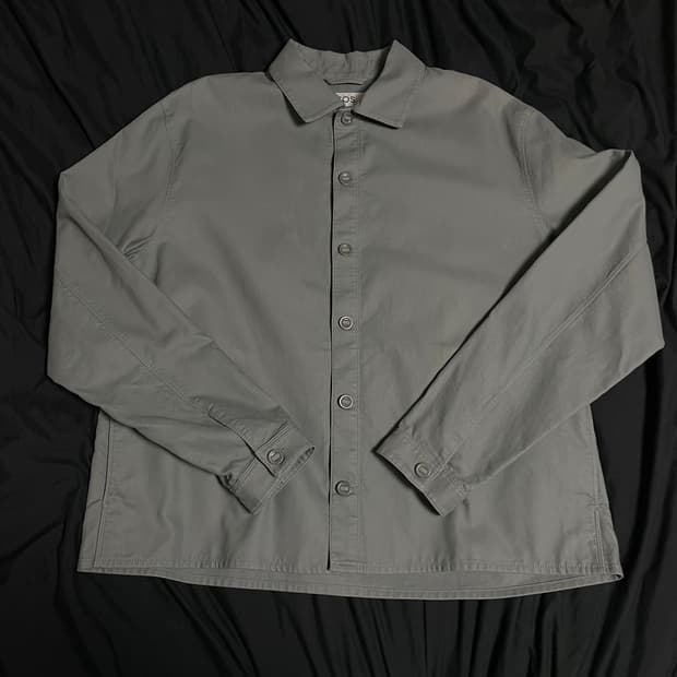 COS 레귤러 핏 라이트웨이트 오버셔츠