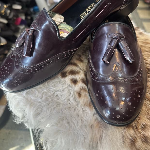 (275) 홍창 치마방울 레더로퍼