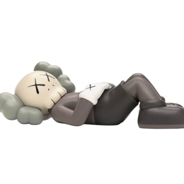 카우스 홀리데이 재팬 브라운 피규어 / Kaws Holiday Japan