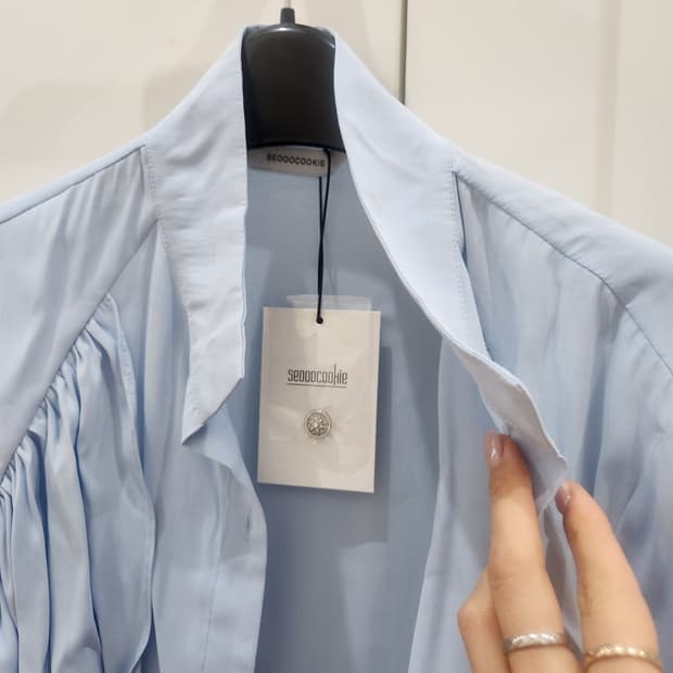 서쿠키. 큐브라리본블라우스. 새상품